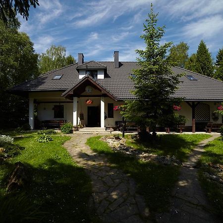 Stylowy Zajazd Pod Czarnym Kogutem Czarna  Exterior foto