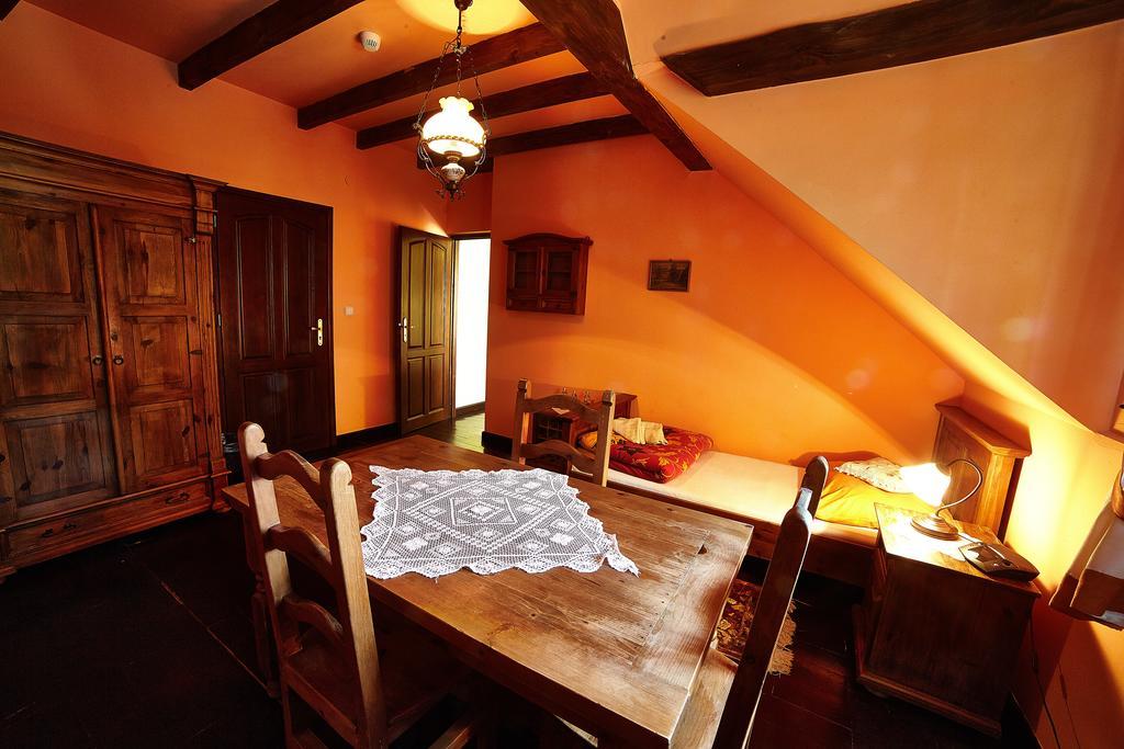 Stylowy Zajazd Pod Czarnym Kogutem Czarna  Zimmer foto