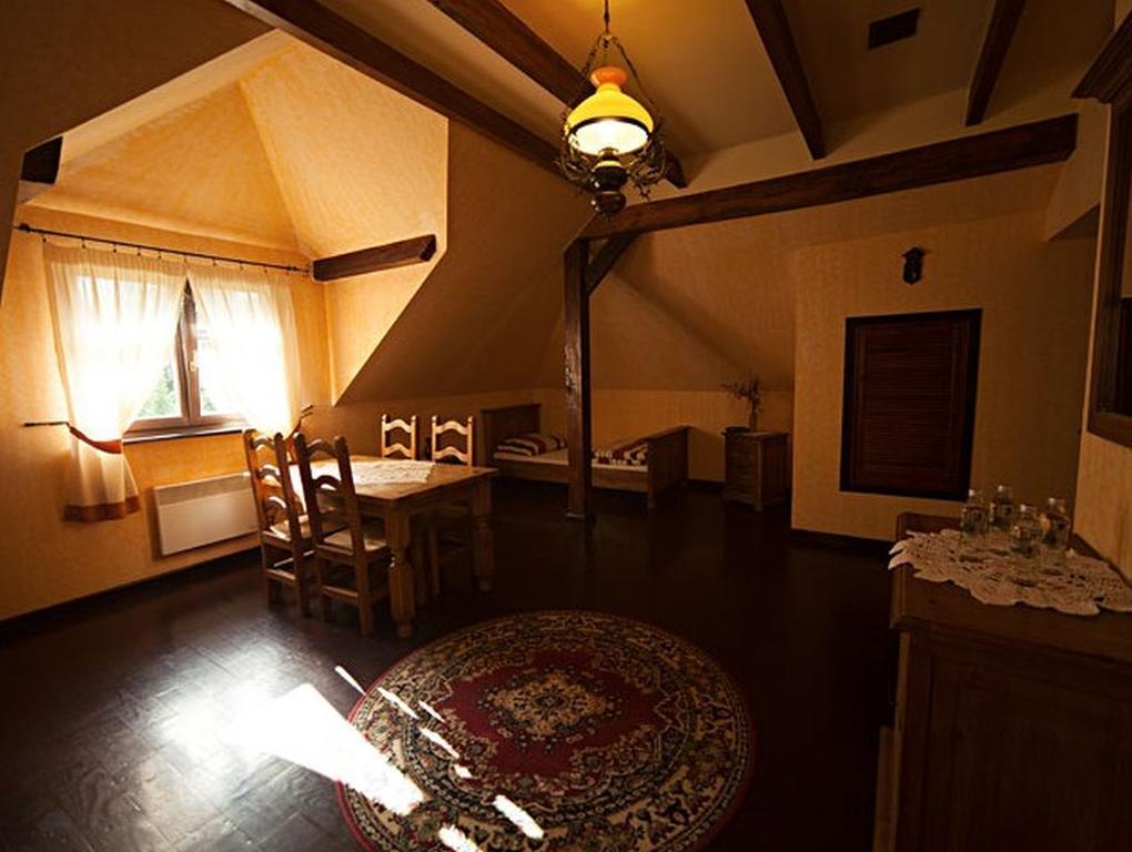 Stylowy Zajazd Pod Czarnym Kogutem Czarna  Zimmer foto