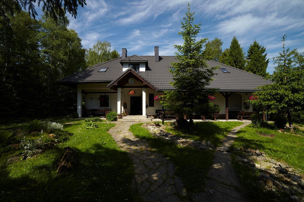 Stylowy Zajazd Pod Czarnym Kogutem Czarna  Exterior foto