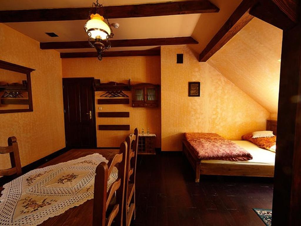 Stylowy Zajazd Pod Czarnym Kogutem Czarna  Zimmer foto