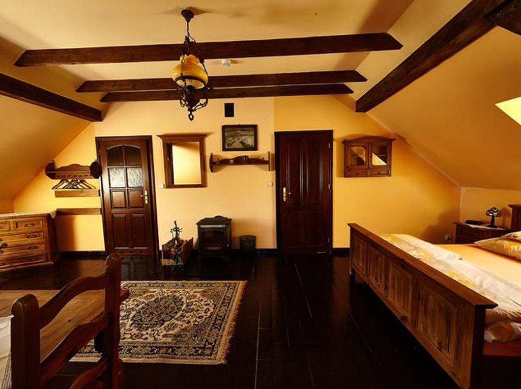 Stylowy Zajazd Pod Czarnym Kogutem Czarna  Zimmer foto