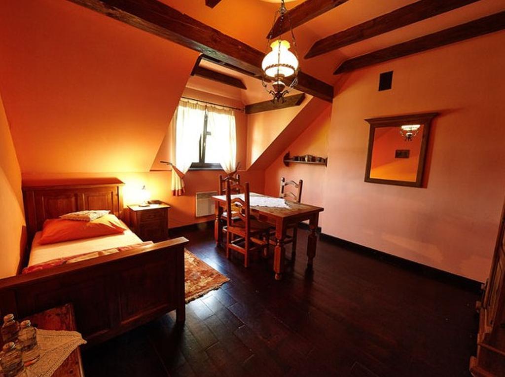 Stylowy Zajazd Pod Czarnym Kogutem Czarna  Zimmer foto