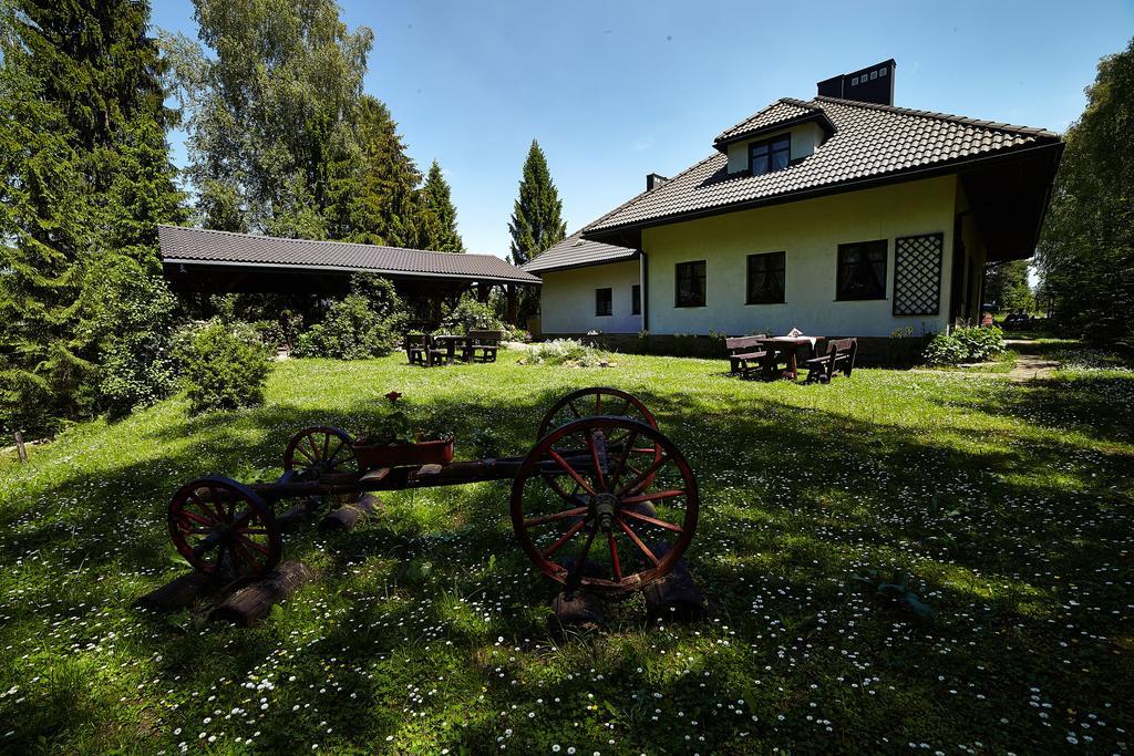 Stylowy Zajazd Pod Czarnym Kogutem Czarna  Exterior foto
