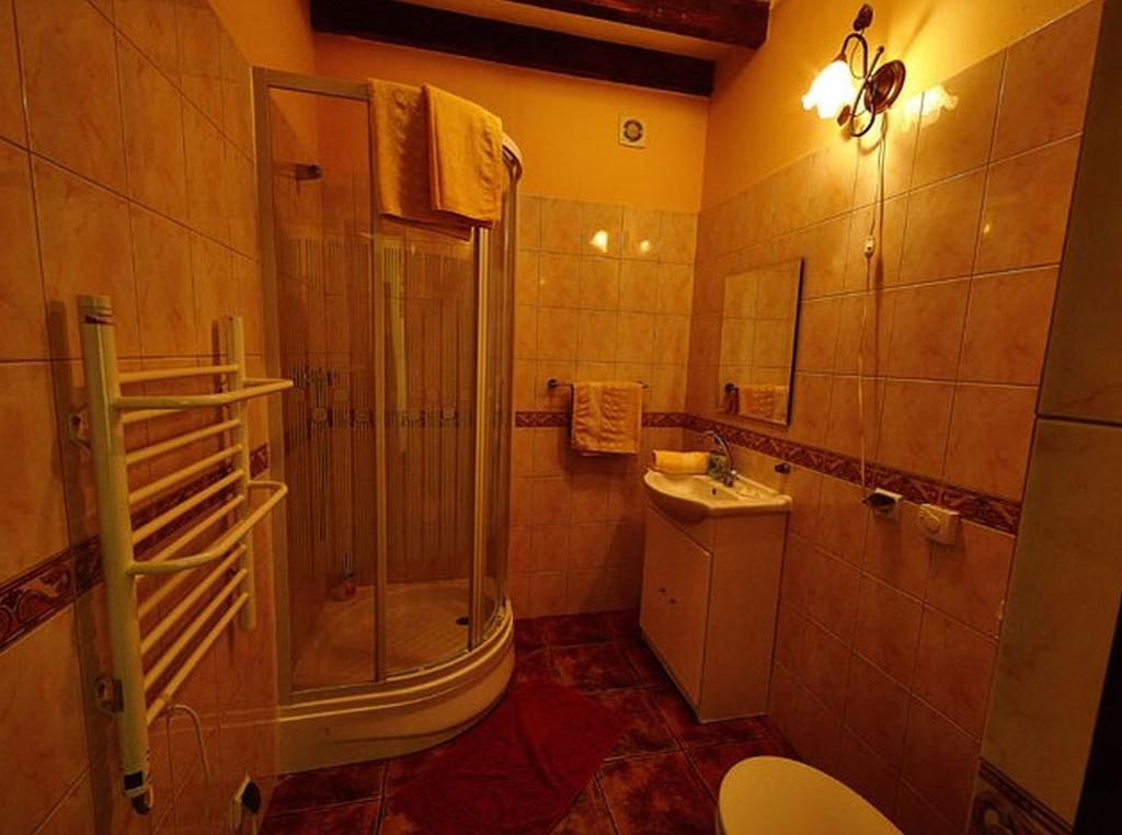 Stylowy Zajazd Pod Czarnym Kogutem Czarna  Zimmer foto