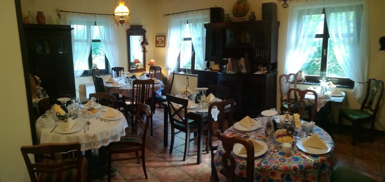 Stylowy Zajazd Pod Czarnym Kogutem Czarna  Exterior foto