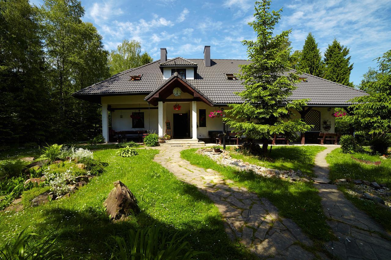 Stylowy Zajazd Pod Czarnym Kogutem Czarna  Exterior foto